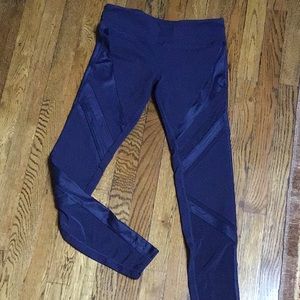 Alo leggings full length diagonal stripe with sheer inset at calves